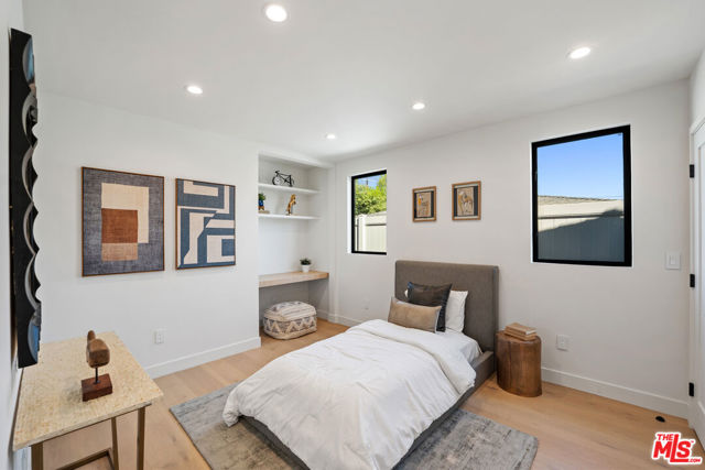 20215 Lorenzana Drive, Woodland Hills CA: https://media.crmls.org/mediaz/f0341aa8-eb18-4fe8-a734-f0fa74cefb70.jpg