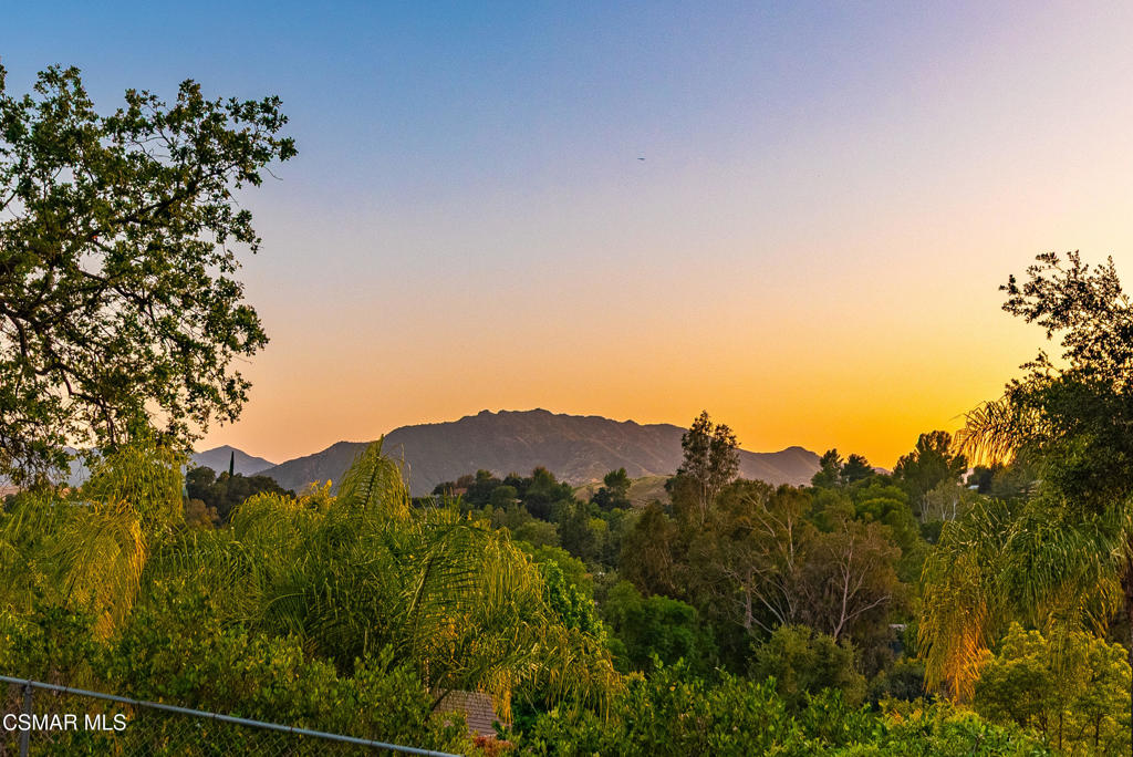 https://media.crmls.org/mediaz/f034396a-5b75-4810-81d9-82e4645887a6.jpg?preset=X-Large