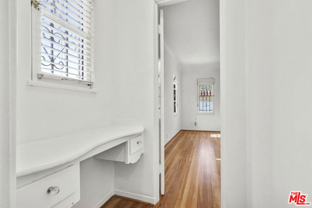 1143 S Rimpau Boulevard, Los Angeles CA: https://media.crmls.org/mediaz/f0344ac3-4250-479a-876b-2a494ffe797a.jpg