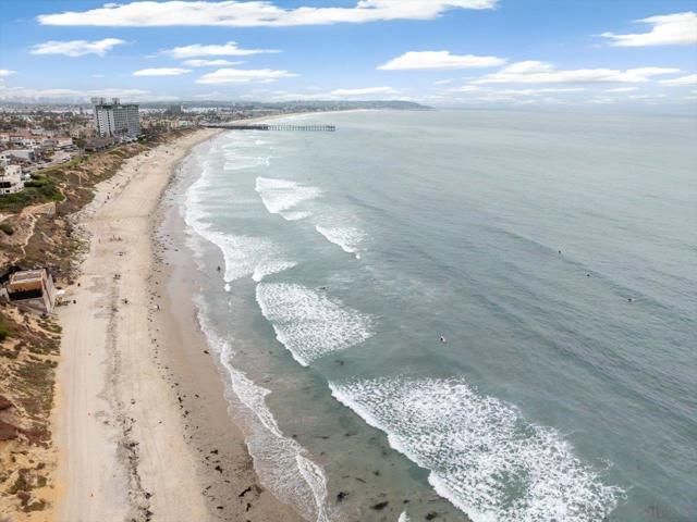 5061 Mission BLVD, San Diego CA: https://media.crmls.org/mediaz/f0345f44-137d-49f0-afc9-b77ce992a494.jpg
