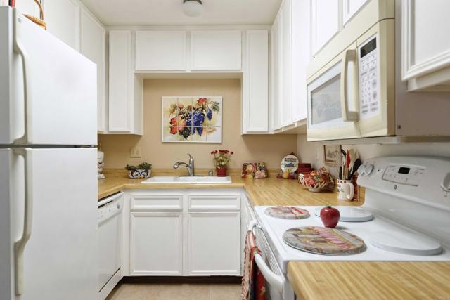 Detail Gallery Image 4 of 21 For 1644 Forestdale Dr, Encinitas,  CA 92024 - 3 Beds | 2 Baths