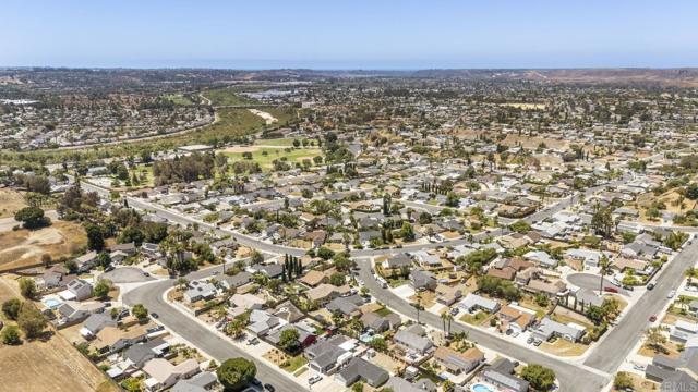 724 Hollowglen Road, Oceanside CA: https://media.crmls.org/mediaz/f0351d78-9617-4e73-98d3-7624fd8deb9f.jpg