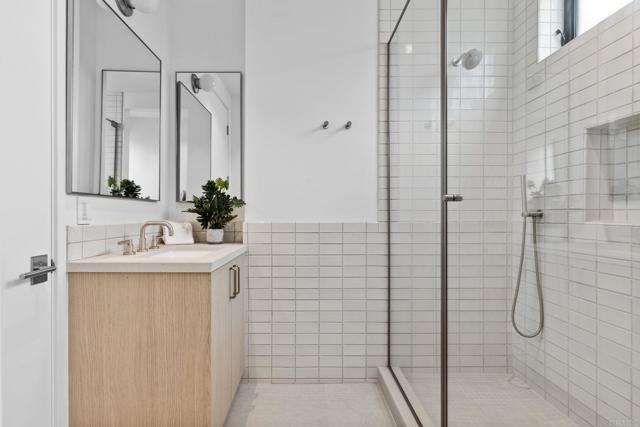 Image 16 of 58 For 2052 Montgomery Avenue