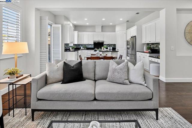 7829 Ridgeline Place, Dublin CA: https://media.crmls.org/mediaz/f035a1d1-0a28-4452-83de-a3bb8c661a42.jpg
