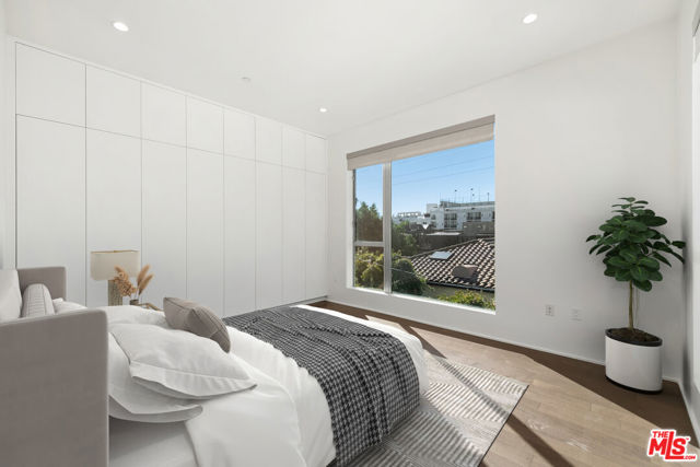 935 N San Vicente Boulevard, West Hollywood CA: https://media.crmls.org/mediaz/f036588f-b10b-4227-a61b-6cfde39d7d01.jpg