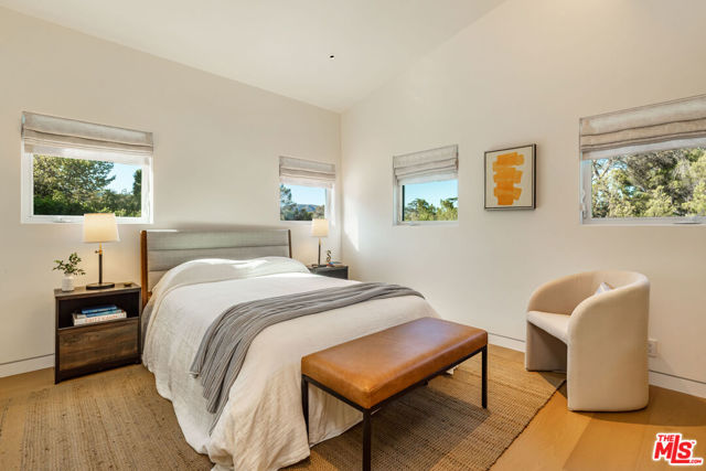 365 Norcroft Avenue, Los Angeles CA: https://media.crmls.org/mediaz/f037177a-c6a7-448e-a029-5c22395700a6.jpg
