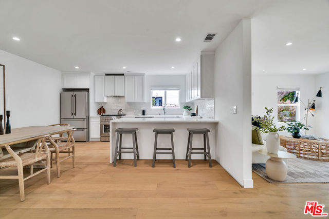 7832 Croydon Avenue, Los Angeles CA: https://media.crmls.org/mediaz/f03729ce-686f-401f-8510-a08eee3b1379.jpg