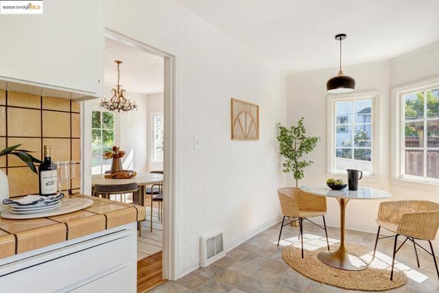 6753 Manor Crest, Oakland CA: https://media.crmls.org/mediaz/f03757e6-c791-450f-964c-382e82ad427b.jpg
