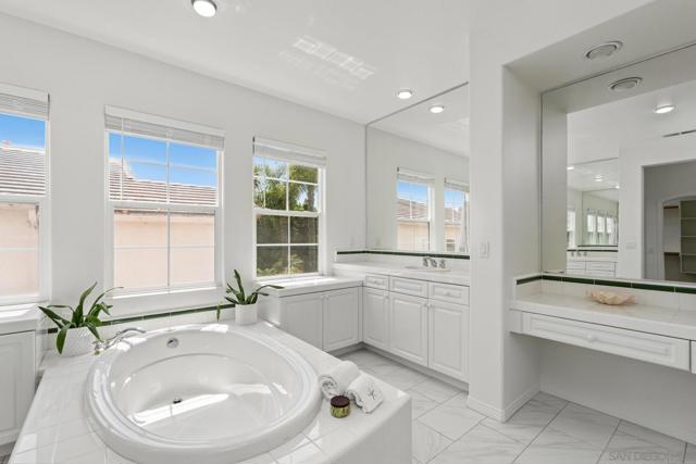 616 Marlin Ln, Carlsbad CA: https://media.crmls.org/mediaz/f03780fa-f8f8-44d2-81bf-2bcefed649ef.jpg