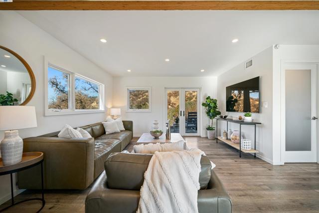 21000 Mines Rd., Livermore CA: https://media.crmls.org/mediaz/f0380136-d38c-4778-af23-35ee02b510ca.jpg