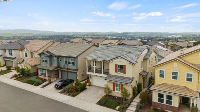 318 Paradiso Ct, San Ramon CA: https://media.crmls.org/mediaz/f0383cff-2bf1-4450-ba74-e89c622d854b.jpg
