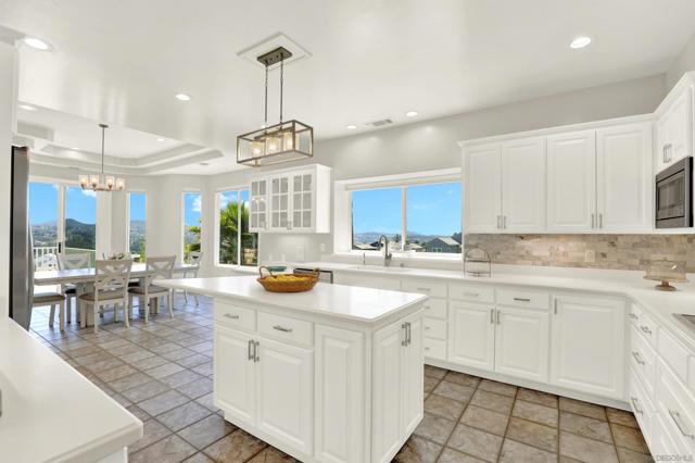 17342 Tam O Shanter Dr, Poway CA: https://media.crmls.org/mediaz/f0384c52-f364-4efd-8d16-5e61ba476c41.jpg