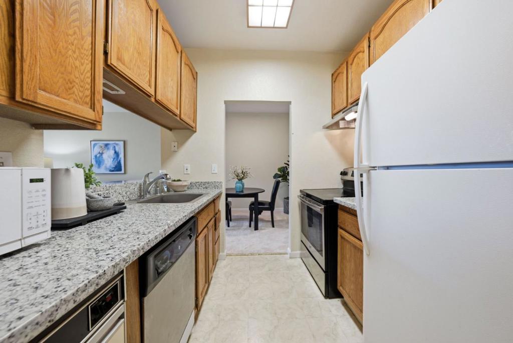 https://media.crmls.org/mediaz/f0385fcc-b590-4f6d-98a8-d562ca40dc82.jpg?preset=X-Large