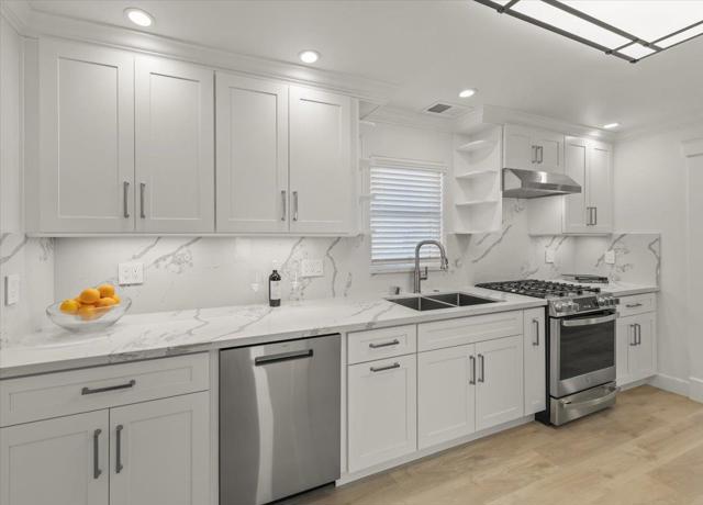 272 Clay Street, Monterey CA: https://media.crmls.org/mediaz/f0387242-a5d4-4e17-97c2-bd3bf24f9da7.jpg