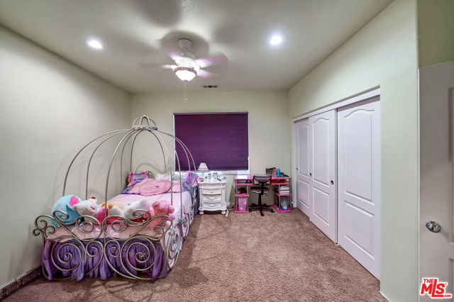 15624 Derrico Lane, Canyon Country CA: https://media.crmls.org/mediaz/f038d0ec-0958-4b6a-8415-0a54f7024896.jpg