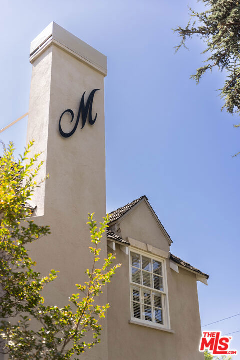 1612 Sunset Plaza Drive, Los Angeles CA: https://media.crmls.org/mediaz/f038f7da-1986-4e19-a8eb-7e6c40cf6ab0.jpg