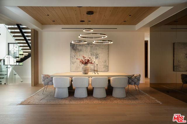 23615 Long Valley Road, Hidden Hills CA: https://media.crmls.org/mediaz/f039f027-1694-46ac-8164-873fd9b8ed11.jpg