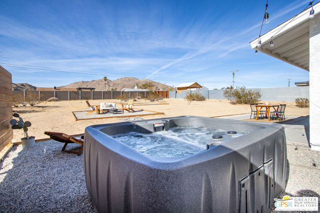 4742 Avenida La Flora Desierta, Joshua Tree CA: https://media.crmls.org/mediaz/f03a28d1-a1d9-48b7-ba2c-122a73b3a57e.jpg