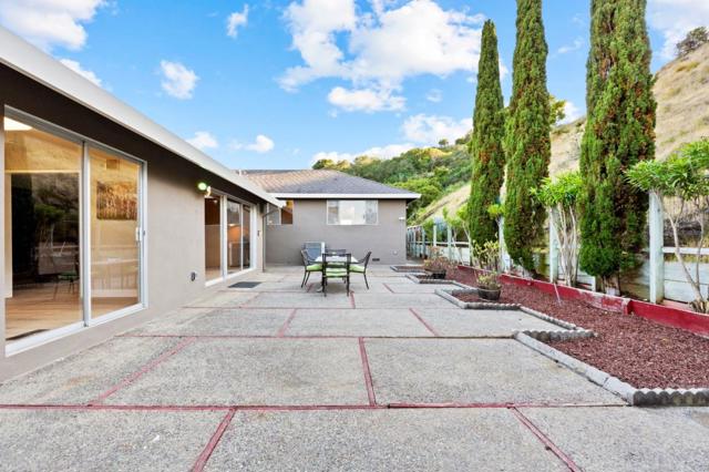 942 Viewridge Drive, San Mateo CA: https://media.crmls.org/mediaz/f03a2e1c-5947-43e2-8618-d159a5b8f420.jpg