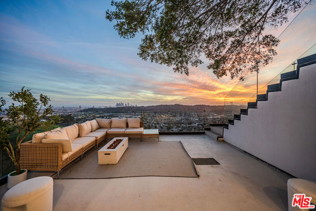812 W Avenue 37, Los Angeles CA: https://media.crmls.org/mediaz/f03a4859-02be-4e99-a658-19f869e7c14d.jpg