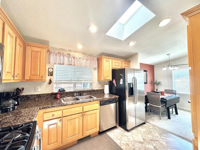 32 Oceanview Avenue, Half Moon Bay CA: https://media.crmls.org/mediaz/f03a4db3-ce78-4e8a-8e0e-5970cf63e41d.jpg