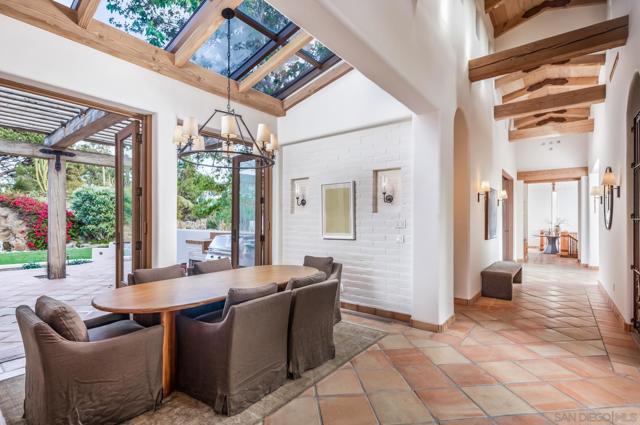 6884 El Camino Del Norte, Rancho Santa Fe CA: https://media.crmls.org/mediaz/f03a5000-17f6-4c7d-9453-472683220f78.jpg