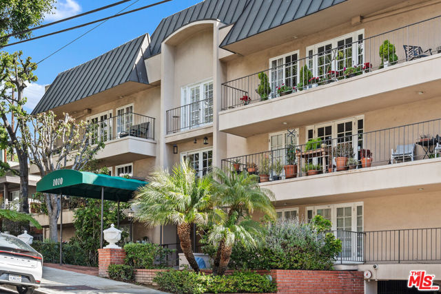 1010 Palm Avenue, West Hollywood CA: https://media.crmls.org/mediaz/f03a60ad-948c-48fa-a8a3-c48e9c188e28.jpg