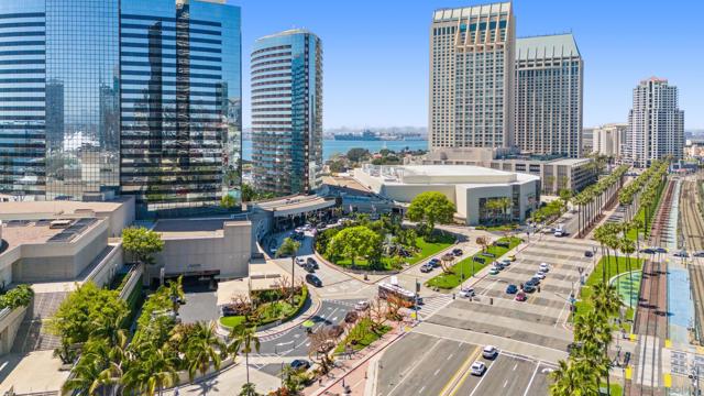 200 Harbor Dr, San Diego CA: https://media.crmls.org/mediaz/f03af071-c361-4f5e-86d2-1b6fa079837e.jpg