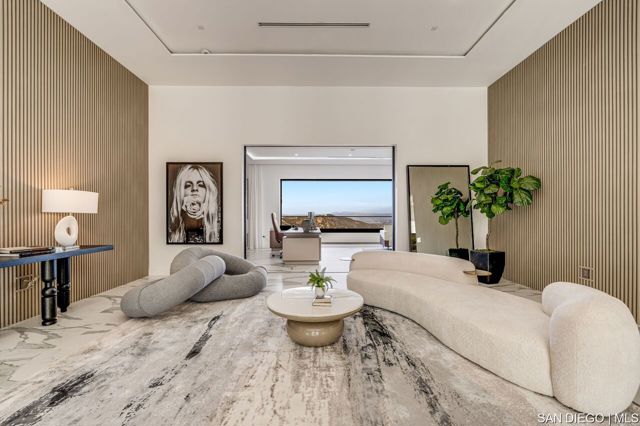 18386 Avenida Apice, Rancho Santa Fe CA: https://media.crmls.org/mediaz/f03af5bc-c8b5-4888-b865-b08ca342b8d0.jpg