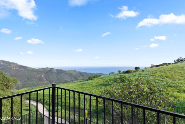 26200 Lockwood Road, Malibu CA: https://media.crmls.org/mediaz/f03b08db-decb-4470-b901-63f96360b461.jpg