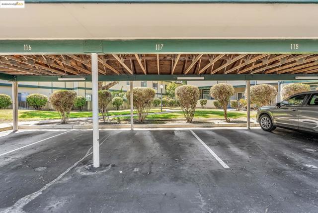 2912 Flint St, Union City CA: https://media.crmls.org/mediaz/f03b1b69-16c6-41ee-a6ed-1e42376eff8a.jpg