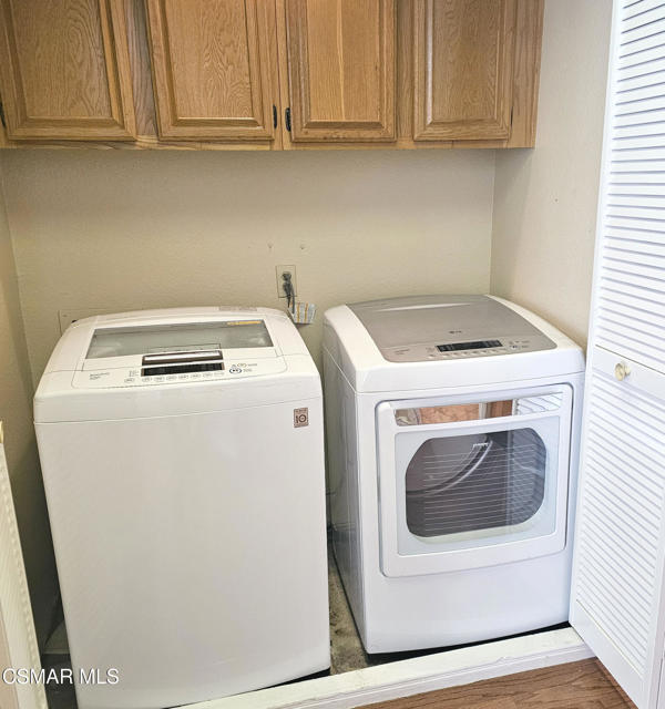 271 Augustine Way, Simi Valley CA: https://media.crmls.org/mediaz/f03b417e-838d-42bb-8686-ac541fa571e2.jpg
