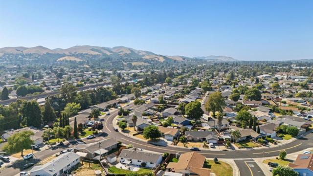 7527 Sutton Lane, Dublin CA: https://media.crmls.org/mediaz/f03bd068-95d0-4524-85a9-b938d566d7ef.jpg