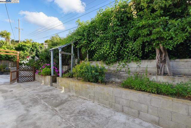 232 Longford Dr, South San Francisco CA: https://media.crmls.org/mediaz/f03bfc3b-47e6-4acc-9d76-f950128eb18f.jpg
