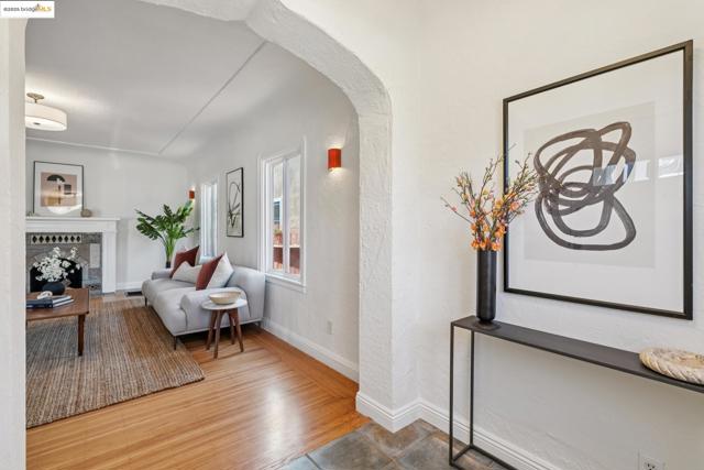 533 Lewis Ave, San Leandro CA: https://media.crmls.org/mediaz/f03c0661-0aa6-46cf-a0cd-20158e98e00a.jpg