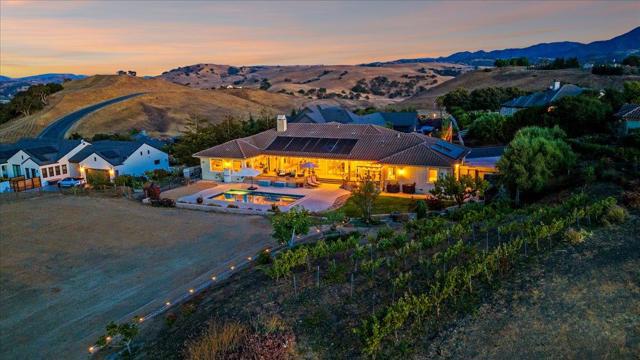4116 Ashford Circle, Hollister CA: https://media.crmls.org/mediaz/f03c077d-29ee-435d-9884-e514112eda92.jpg