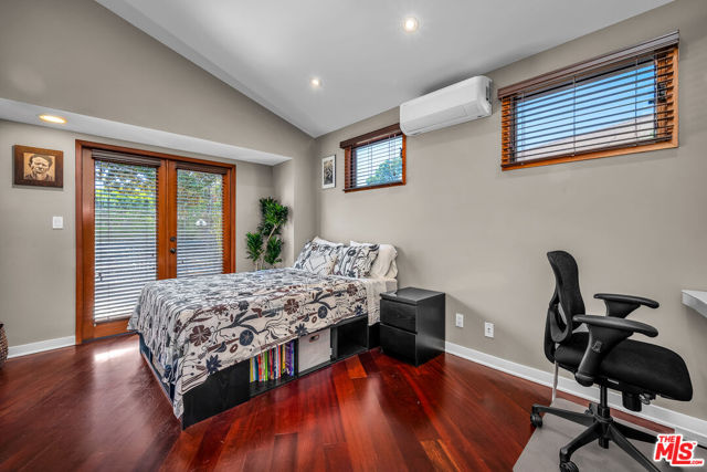 4450 Campbell Drive, Los Angeles CA: https://media.crmls.org/mediaz/f03c0f4c-f54c-4370-ae2f-3c30bcc44a12.jpg