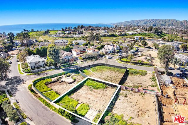 515 Chapala Drive, Pacific Palisades CA: https://media.crmls.org/mediaz/f03c14e0-7874-4916-9e68-b5e7a67c5633.jpg