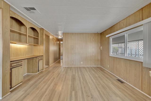 Home for Sale in Lakeside