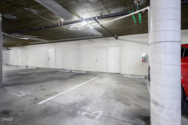125 W Mountain Street, Glendale CA: https://media.crmls.org/mediaz/f03c6d8d-d67c-4cf8-a628-c27cc75aaf8b.jpg