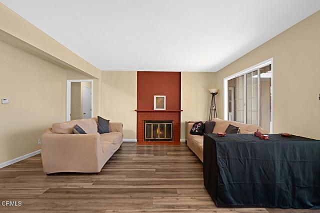 1127 Douglas Avenue, Oxnard CA: https://media.crmls.org/mediaz/f03c7dce-6a49-4db3-a926-4757396cd160.jpg