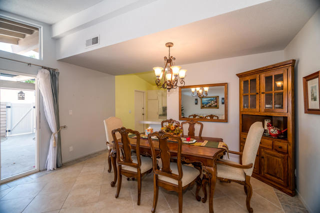 74042 Catalina Way, Palm Desert CA: https://media.crmls.org/mediaz/f03d10b9-cf47-4818-bb43-0ee45955dfa2.jpg