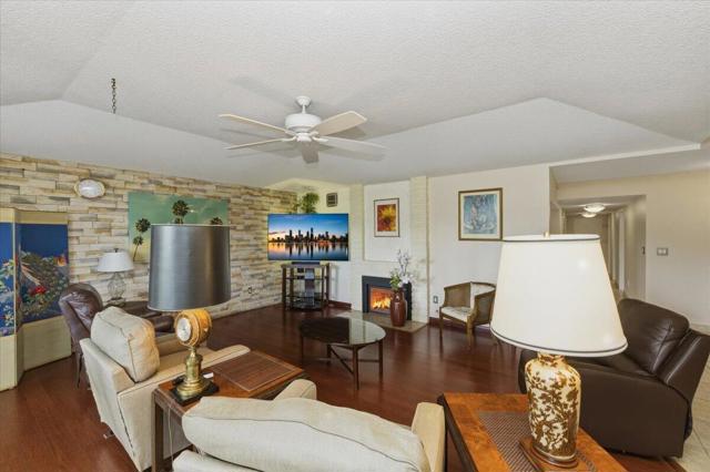 2385 Silver Oak Circle, Palm Springs CA: https://media.crmls.org/mediaz/f03d2888-7b2b-4e08-b258-782dc5e44dd1.jpg