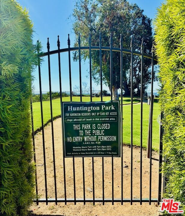 515 Chapala Drive, Pacific Palisades CA: https://media.crmls.org/mediaz/f03d3b18-c829-400d-a854-c79c7f61bb09.jpg