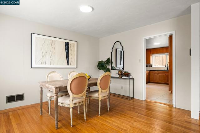 1232 E 20Th St, Oakland CA: https://media.crmls.org/mediaz/f03d436a-2cc6-4cb5-bd2b-4766987a645f.jpg
