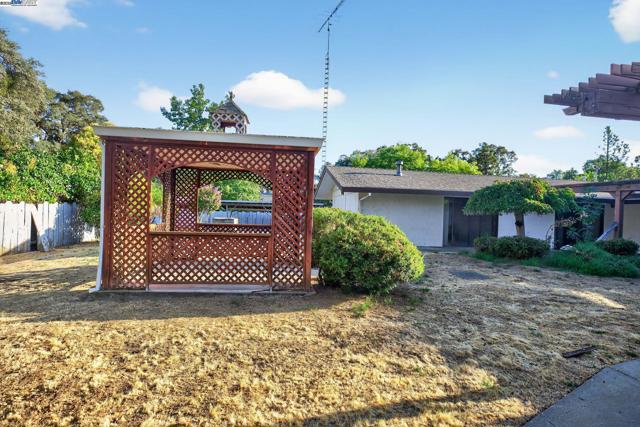 20521 Upper Hillview Dr, Sonora CA: https://media.crmls.org/mediaz/f03d767a-c95b-492a-8d52-2ebe3efc099a.jpg