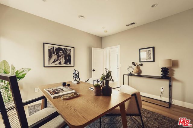5725 Katherine Avenue, Sherman Oaks CA: https://media.crmls.org/mediaz/f03d7bdd-83c1-473f-a0ae-1e86c727ef84.jpg