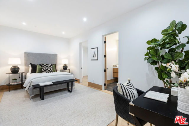 1011 Georgina Avenue, Santa Monica CA: https://media.crmls.org/mediaz/f03dd22f-688f-45b4-8c9f-1e357ab351f7.jpg