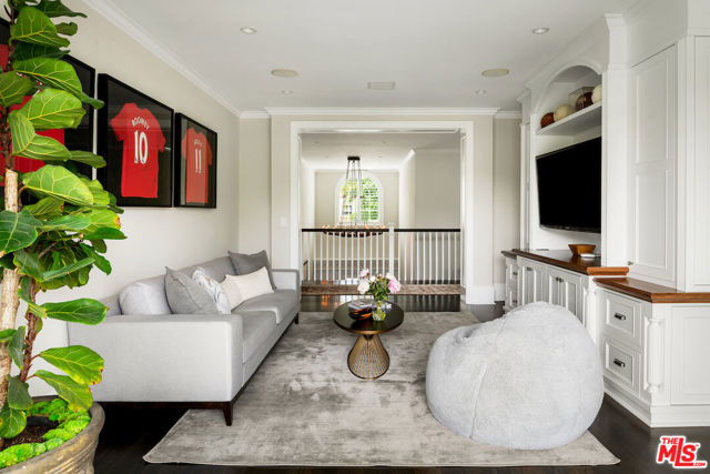 Drew Fenton | 456 N Bowling Green Way Los Angeles CA | MLS: 7251586