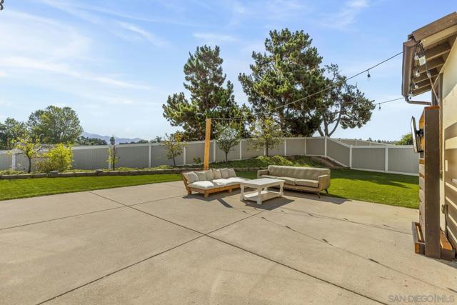 12410 Aria Ct, Poway CA: https://media.crmls.org/mediaz/f03e271e-0bf4-44d0-9bf4-bfa33002845e.jpg